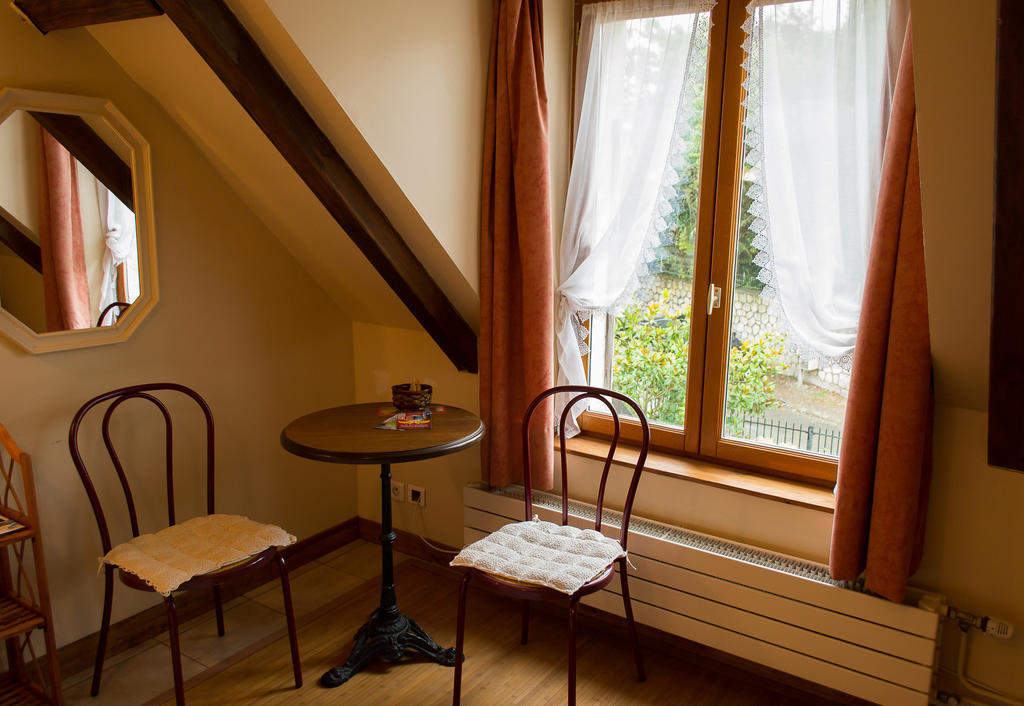 Chambres D'Hotes Sur La Courtine De Coucy Room photo