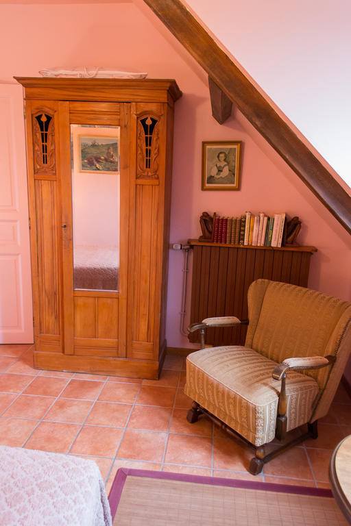 Chambres D'Hotes Sur La Courtine De Coucy Room photo